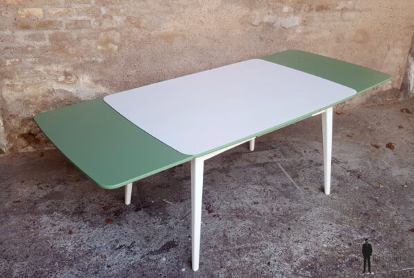 Table vintage à rallonge, blanche et verte, pieds compas Gentlemen Designers