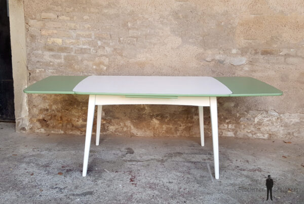 Table vintage à rallonge, blanche et verte, pieds compas Gentlemen Designers