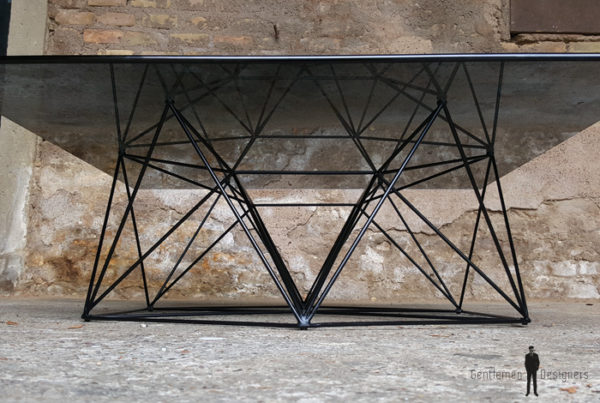 GENTLEMEN DESIGNERS Table basse vintage,design pieds métal Eiffel, plateau verre