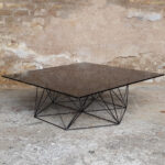 GENTLEMEN DESIGNERS Table basse vintage,design pieds métal Eiffel, plateau verre