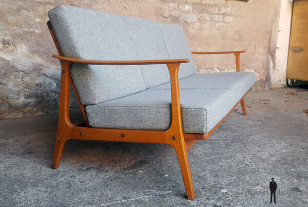 Canapé scandinave vintage, tissu Kvadrat, rénové Gentlemen Designers