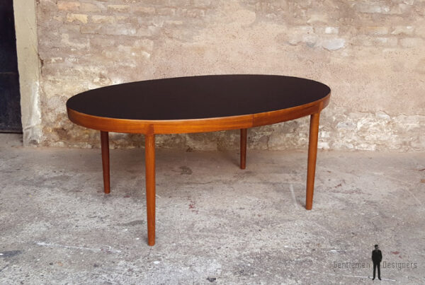 Table ovale à rallonges scandinave en teck, Ostergaard, plateau noir