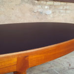 Table ovale à rallonges scandinave en teck, Ostergaard, plateau noir
