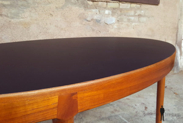 Table ovale à rallonges scandinave en teck, Ostergaard, plateau noir
