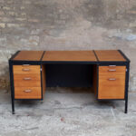 Grand bureau vintage graphique avec tiroirs en bois, teck