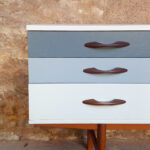 Enfilade vintage scandinave en teck, tiroirs dégradé gris Gentlemen Designers