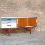 Enfilade vintage scandinave en teck, tiroirs dégradé gris Gentlemen Designers