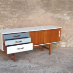 Enfilade vintage scandinave en teck, tiroirs dégradé gris Gentlemen Designers