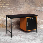 Bureau vintage, plateau stratifié fenix noir, pied métal
