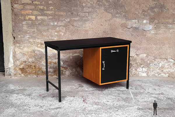 Bureau vintage, plateau stratifié fenix noir, pied métal