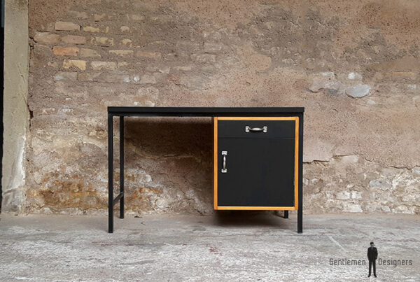 Bureau vintage, plateau stratifié fenix noir, pied métal