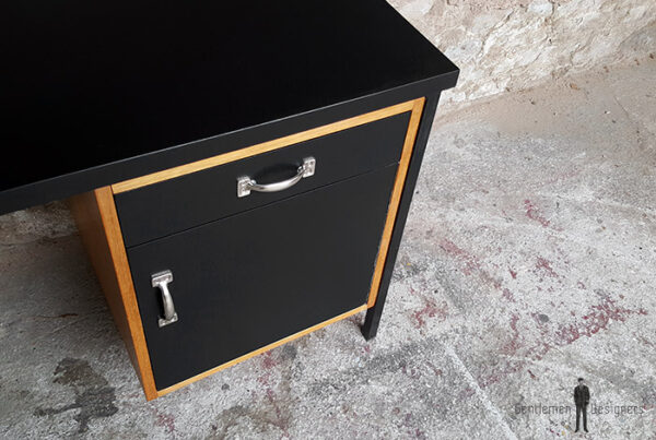 Bureau vintage, plateau stratifié fenix noir, pied métal