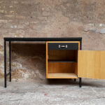 Bureau vintage, plateau stratifié fenix noir, pied métal