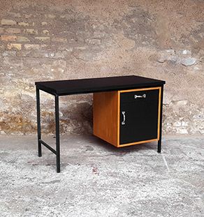 Bureau vintage, plateau stratifié fenix noir, pied métal