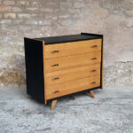 Commode vintage noir, 4 tiroirs chêne clair, pied compas