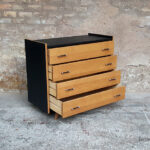 Commode vintage noir, 4 tiroirs chêne clair, pied compas