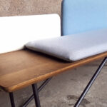 Banc_chene_tissu_bleu_blanc_gris_banquette_mobilier_vintage_sur_mesure_creation_design_annee_50_60_fabriquer_france_made_in_gentlemen_designers_strasbourg_alsace_francais-re (3)