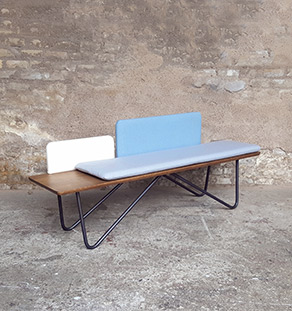 Banc_chene_tissu_bleu_blanc_gris_banquette_mobilier_vintage_sur_mesure_creation_design_annee_50_60_fabriquer_france_made_in_gentlemen_designers_strasbourg_alsace_francais_vignette