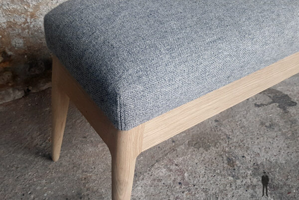 banc_tissu_kvadrat_gris_chene_mobilier_vintage_sur_mesure_creation_design_annee_50_60_fabriquer_france_made_in_gentlemen_designers_strasbourg_alsace_francais-(3)