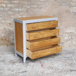 commode-vintage-grise-4-tiroirs-chene-pied-compas