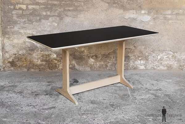 Table_esprit_scandinave_pieds_chene_massif_fenix_strat_noir_sur_mesure_vintage_unique_original_gentlemen_designers_strasbourg_paris_alsace_handschuheim_bas-rhin_france-(3)