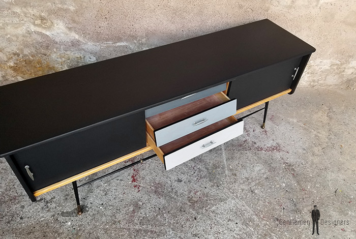 Grand_meuble_tv_noir_tiroirs_degrade_gris_pied_metal_sur_mesure_vintage_unique_original_gentlemen_designers_strasbourg_paris_alsace_handschuheim_bas-rhin_france-(2)