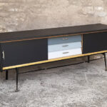 Grand_meuble_tv_noir_tiroirs_degrade_gris_pied_metal_sur_mesure_vintage_unique_original_gentlemen_designers_strasbourg_paris_alsace_handschuheim_bas-rhin_france-(2)