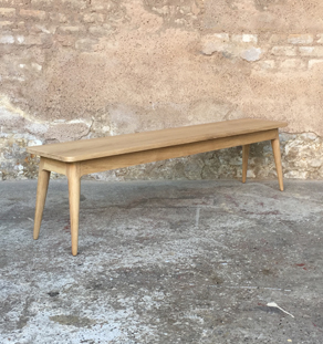 Banc sur-mesure composé uniquement de chêne massif local