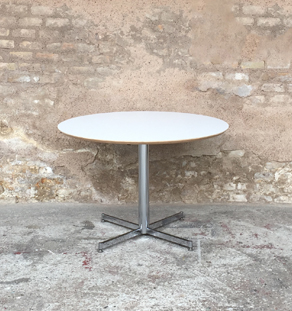 Table ronde vintage, plateau blanc et piétement chromée