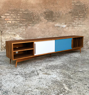 Meuble TV et vinyles en teck composé de 4 espaces