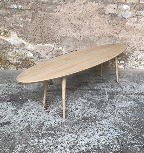 Table basse ovale avec plateau et pieds chêne massif (170x50)