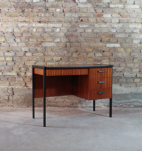 Bureau vintage 3 tiroirs en teck et acier noir, circa 1960
