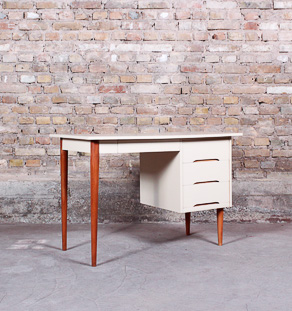 Bureau scandinave avec piétement en teck