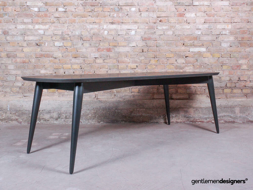 Table A Manger Noire Pour 10 Personnes De Forme Squircle