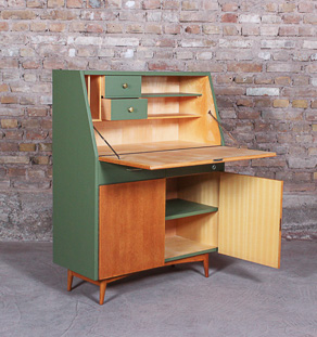 Secrétaire, bureau, meuble de rangement vintage relooké vert olive, circa 1950