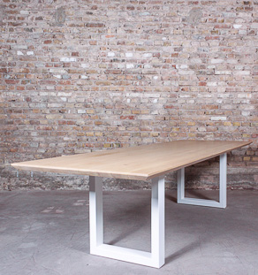 Table à manger en chêne avec des pieds en acier jusqu'à 12 personnes