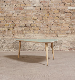 Table basse tripode sur-mesure avec le plateau stratifié couleur vert de gris (95x65cm)