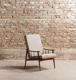 Fauteuil scandinave en teck massif restauré et relooké
