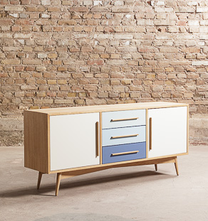 Enfilade / Buffet bas en chêne composé de 3 tiroirs et 2 portes battantes