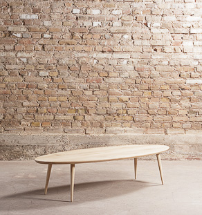Table basse ovale sur-mesure, sur pieds compas, en chêne massif (170x70cm)