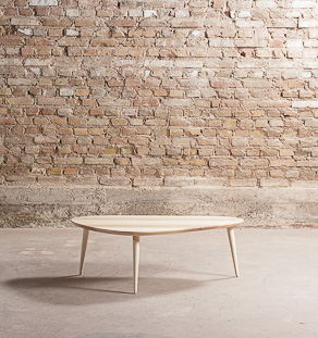 Table basse tripode classique + sur-mesure avec pieds compas, en frêne massif (110x70cm)