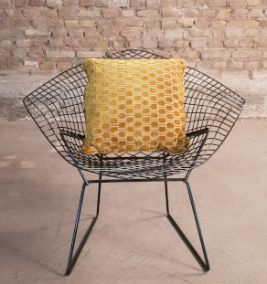 Coussin carré double face en velours à motif rectangle jaune et gris