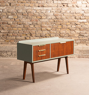 Ancienne coiffeuse en teck composée de 3 tiroirs et d’une porte en abattant, 1960s