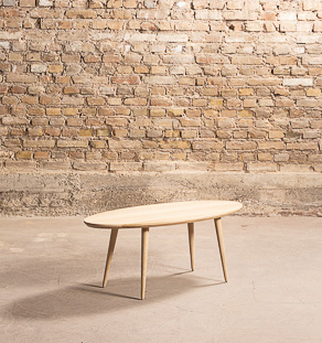 Table basse ovale sur-mesure, plateau et pieds compas en chêne massif local (110x50cm)