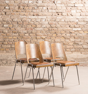 Lot de 4 chaises Jomain Baumann, assise en simili cuir cognac, circa 1960