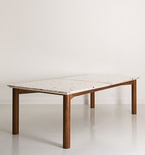 table à manger avec un plateau en Terrazzo