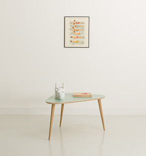 Table basse stratifié vert de gris avec pieds en chêne massif (95x65cm)