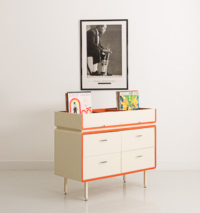 Comptoir / présentoire vintage transformé et restauré en meuble à vinyles