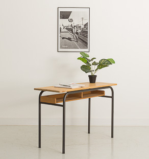 Bureau d'écolier avec un plateau en hêtre et compartiment pour affaire