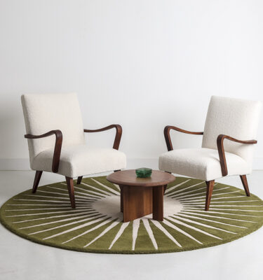 Paire de fauteuils des années 60 retapissés bouclette blanc
